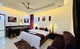 Hotel Oxygen Prime-Couple Friendly-Near Noida City Center Metro